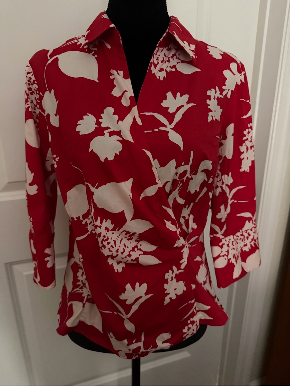 Talbots Petites 8P Red White Floral Stretch Cotton Wrap Blouse 3/4 Sleeve